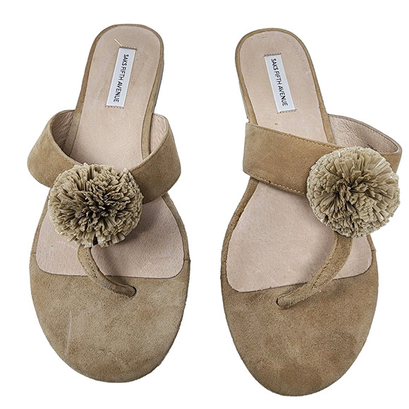 Saks Fifth Avenue Pom Pom Beige Suede Flat Thong Sandals FY103-J-2 Size 8.5M EUC - Picture 1 of 9